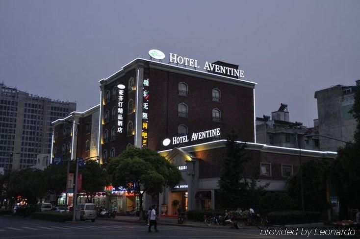 דזיאסין Aventine Town Hotel מראה חיצוני תמונה